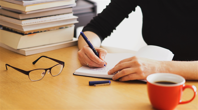 Çocuk Kitabı Yazarlığı: Yaş Grupları, Dil Kullanımı ve Hikâye Kurma İpuçları